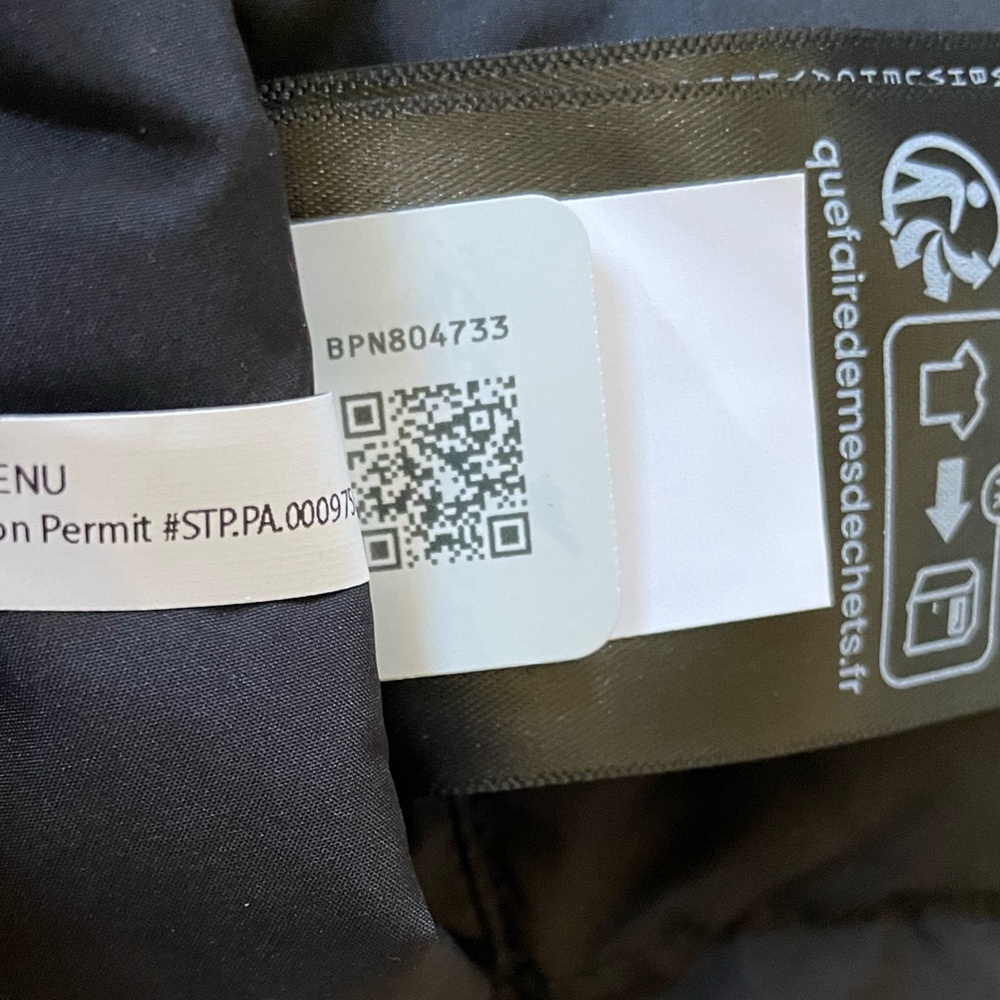 The North Face Boys’ Baltic Reversible Down Black Puffer Jacket - Picture 9 of 14